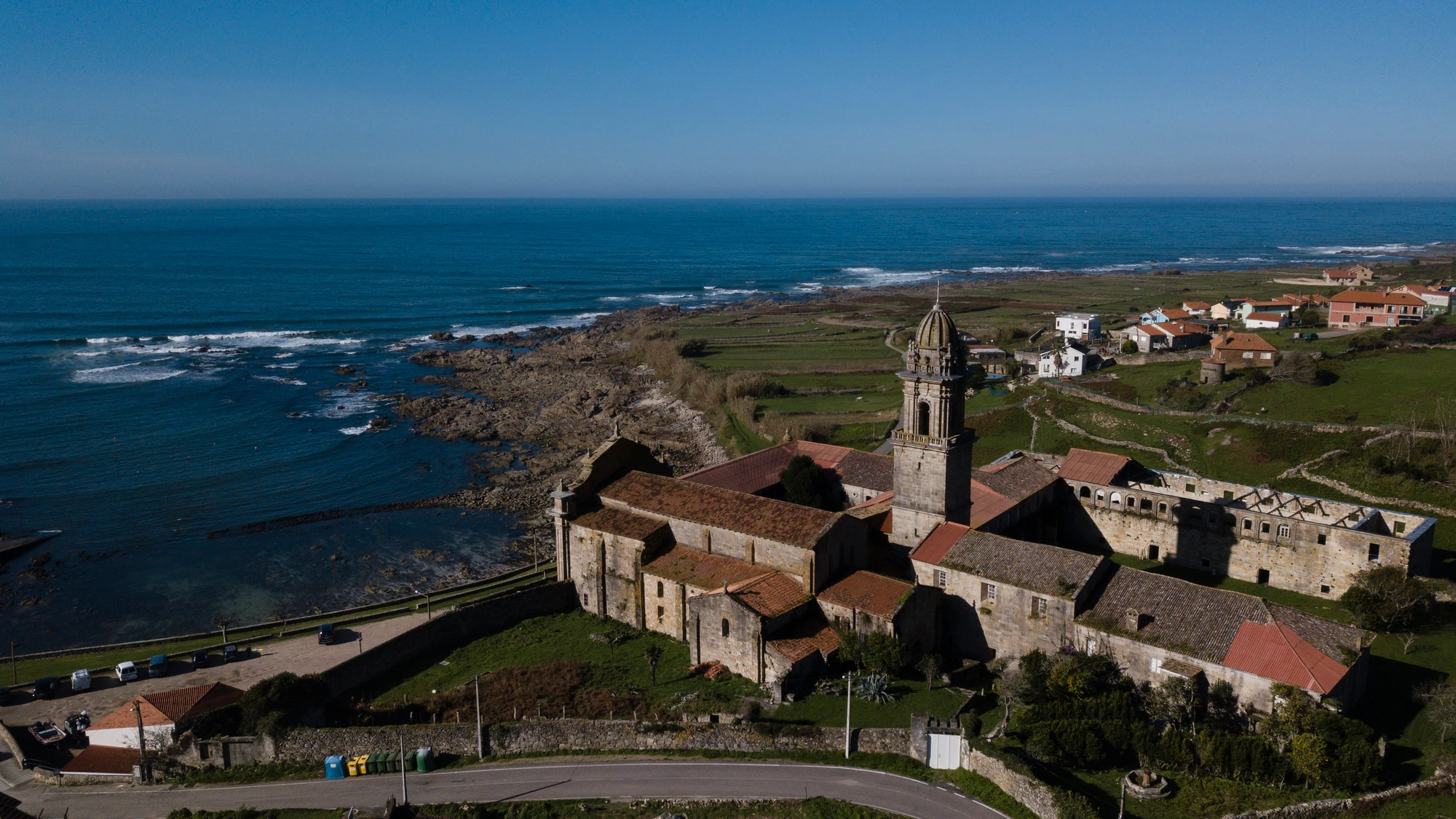 Monasterio de Santa María de Oia, en Pontevedra Monasterio de Santa María de Oia, en Pontevedra