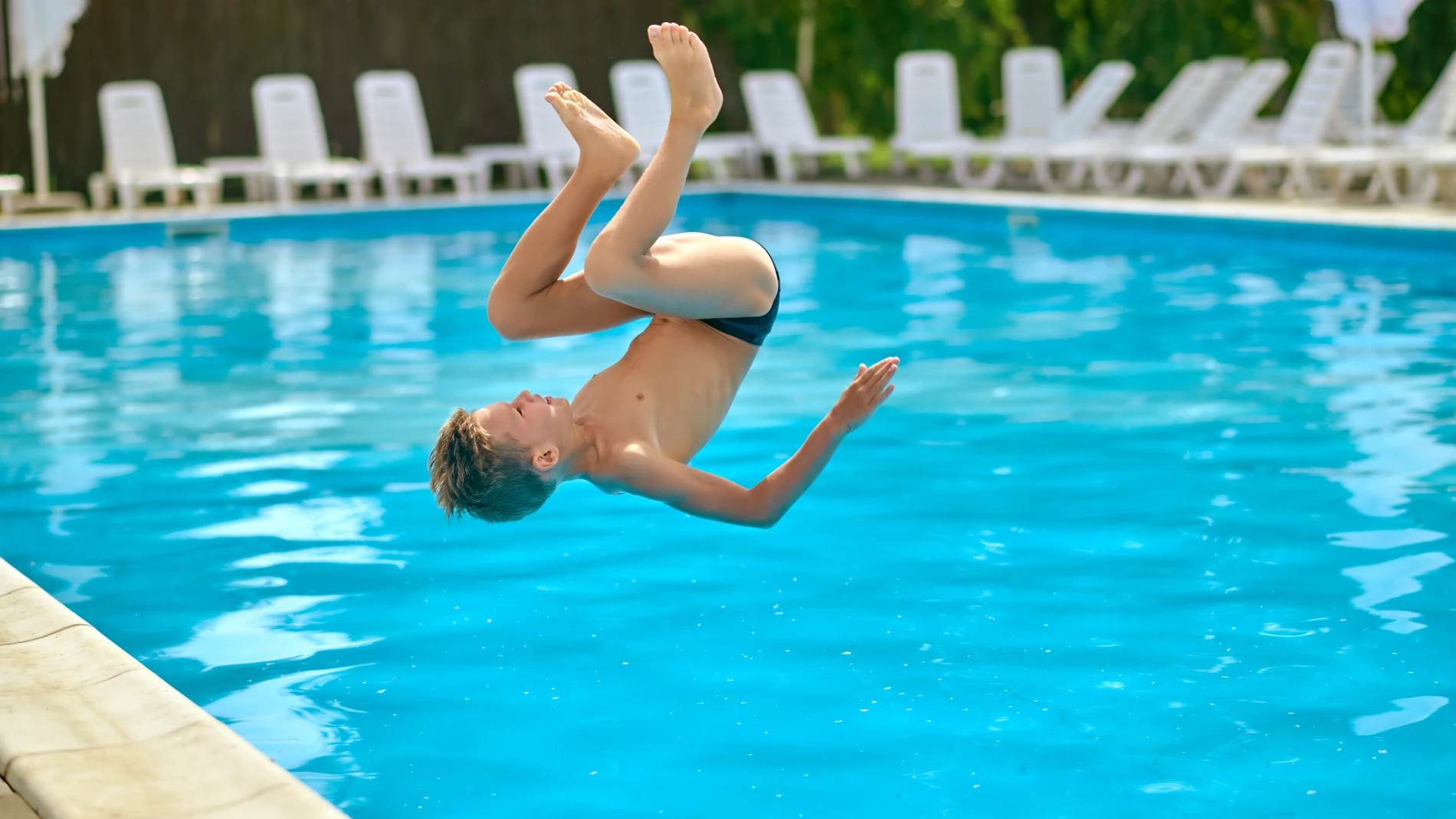 Cómo evitar ahogamientos y lesiones medulares por zambullidas, según los consejos de los expertos
