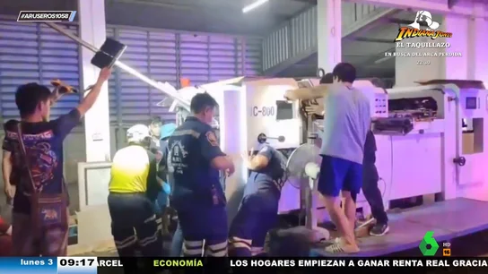 El error de un jefe casi decapita a un empleado: activó la máquina cuando el operario se encontraba dentro El error de un jefe casi decapita a un empleado: activó la máquina cuando el operario se encontraba dentro