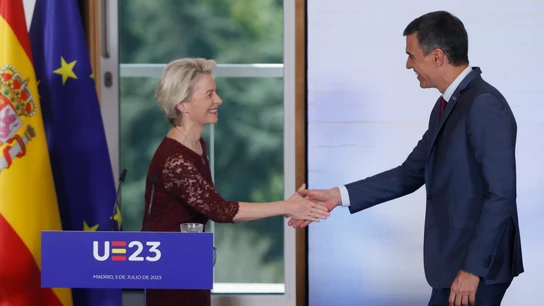 El presidente del gobierno, Pedro Sánchez, y la presidenta de la Comisión Europea, Ursula Von der Leyen, ofrecen una rueda de prensa enl Museo de las Colecciones Reales, en el marco de la reunión del Colegio de Comisarios de la UE. El presidente del gobierno, Pedro Sánchez, y la presidenta de la Comisión Europea, Ursula Von der Leyen, ofrecen una rueda de prensa enl Museo de las Colecciones Reales, en el marco de la reunión del Colegio de Comisarios de la UE.