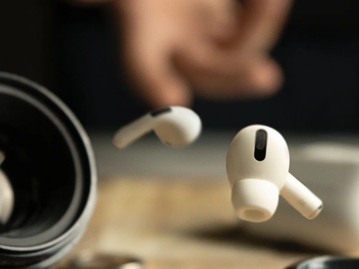 Apple también presentará los auriculares AirPods Pro con USB-C en la  presentación del iPhone 15 - Bloomberg