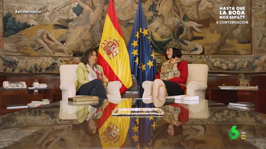"Te voy a acabar llamando Marga": la complicidad entre Margarita Robles y su doble que supone el "comienzo de una hermosa alianza" "Te voy a acabar llamando Marga": la complicidad entre Margarita Robles y su doble que supone el "comienzo de una hermosa alianza"