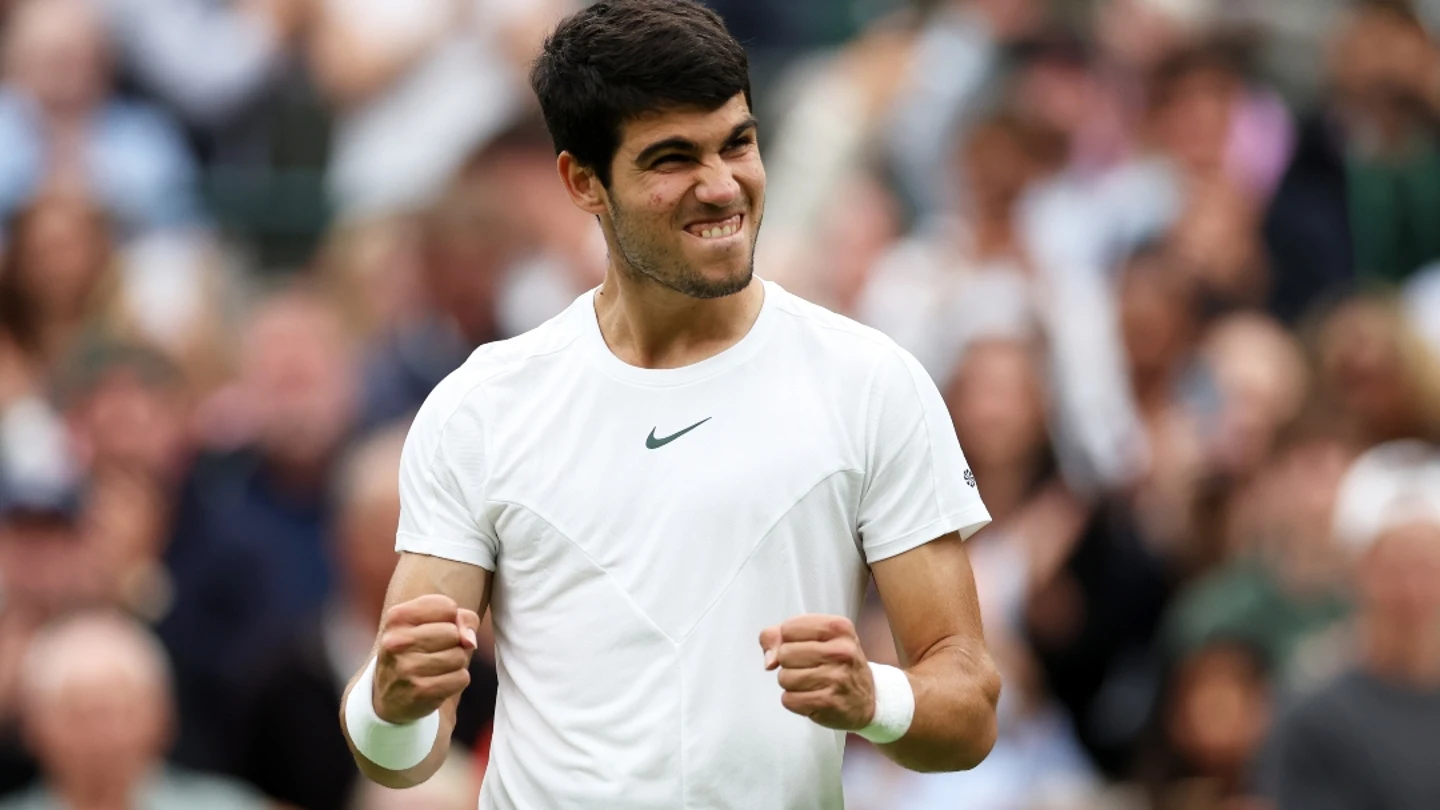 Carlos Alcaraz mete miedo en su debut en Wimbledon Carlos Alcaraz mete miedo en su debut en Wimbledon