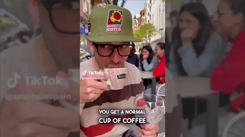 Dos americanos alucinan en TikTok con la enorme diferencia de este gesto típico de los bares de España Dos americanos alucinan en TikTok con la enorme diferencia de este gesto típico de los bares de España