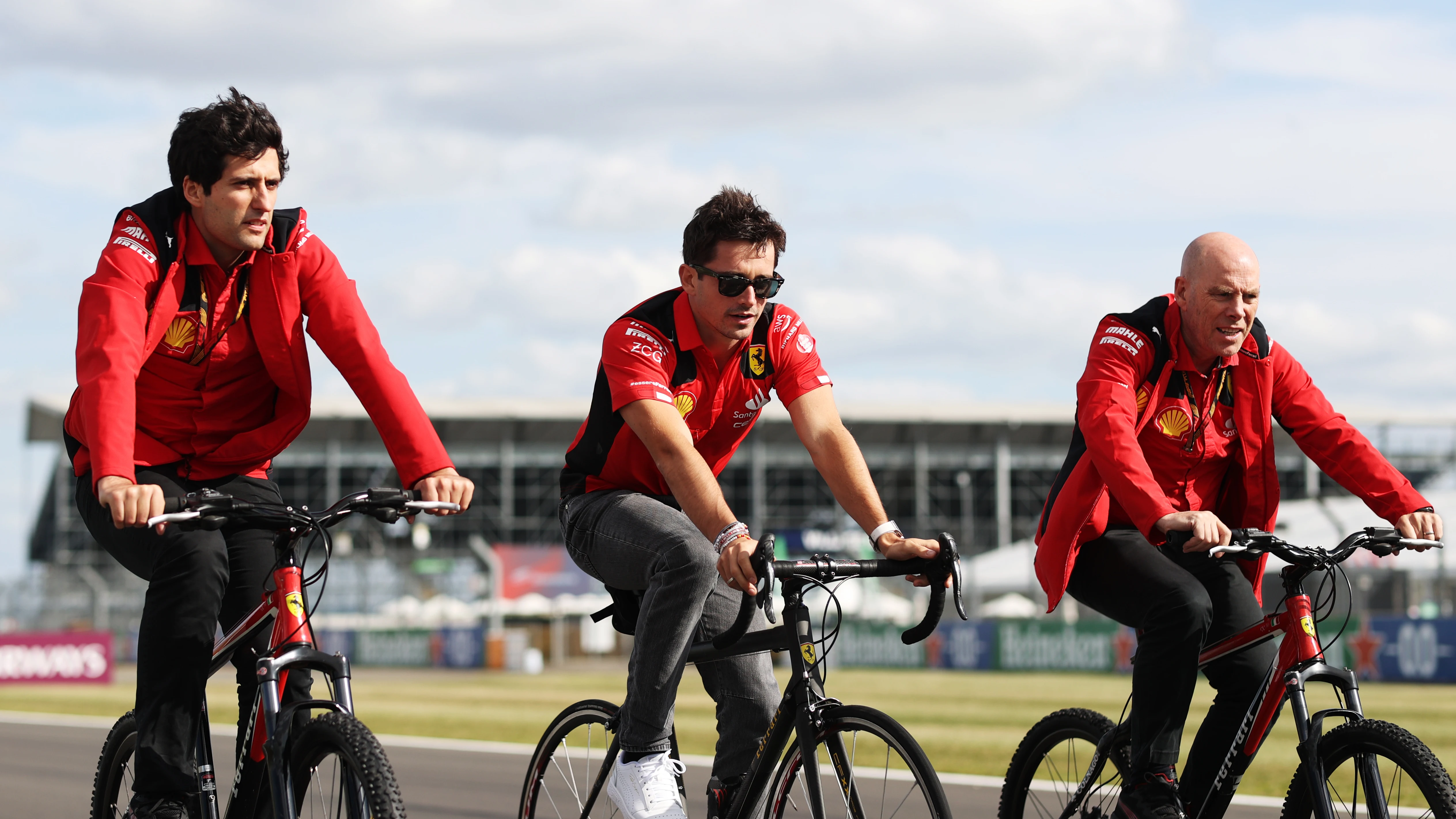 Charles Leclerc y Carlos Sainz