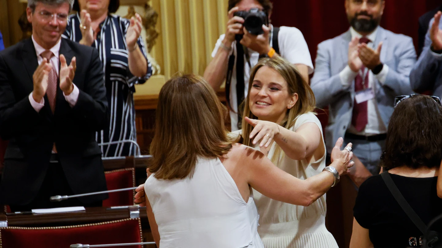 La líder del PP balear, Marga Prohens (d), ha sido proclamada este jueves nueva presidenta. La líder del PP balear, Marga Prohens (d), ha sido proclamada este jueves nueva presidenta.