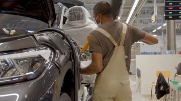 Trabajador de una fábrica de Volkswagen 