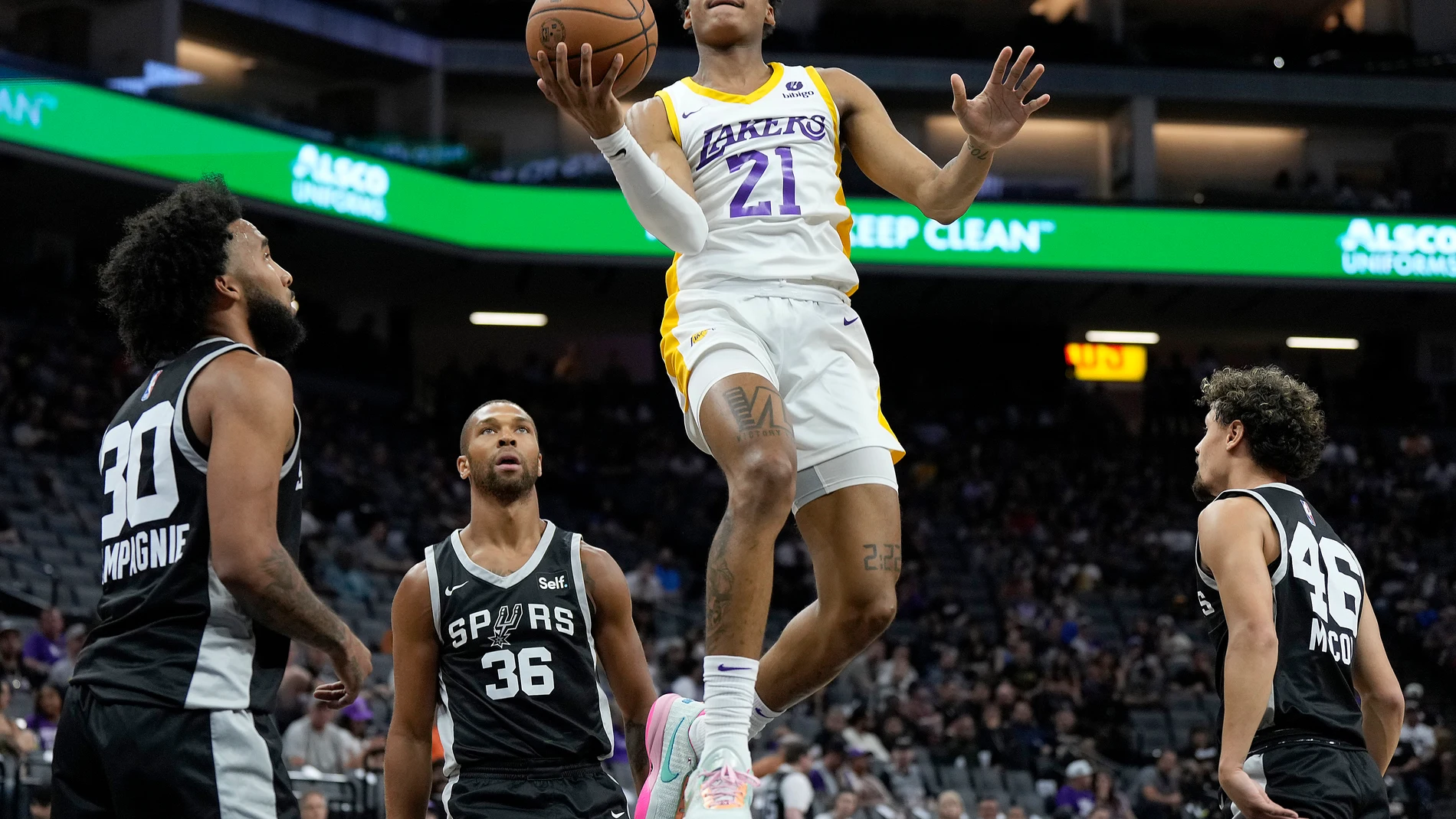 Jugadores de Los Angeles Lakers y San Antonio Spurs