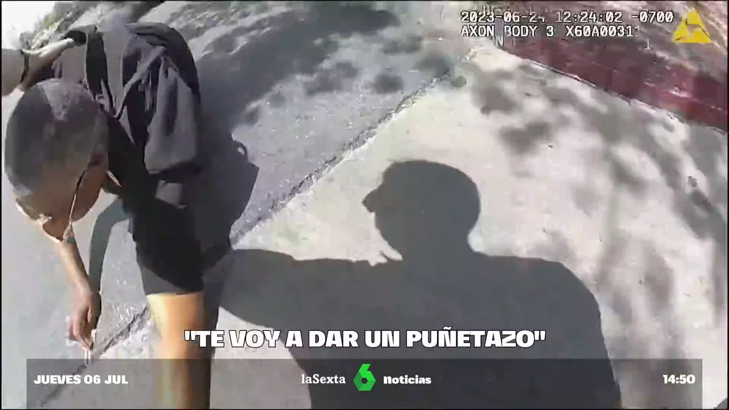 Un policía lanza contra el suelo a una mujer y la amenaza con darle un puñetazo durante una detención en Los Ángeles Un policía lanza contra el suelo a una mujer y la amenaza con darle un puñetazo durante una detención en Los Ángeles