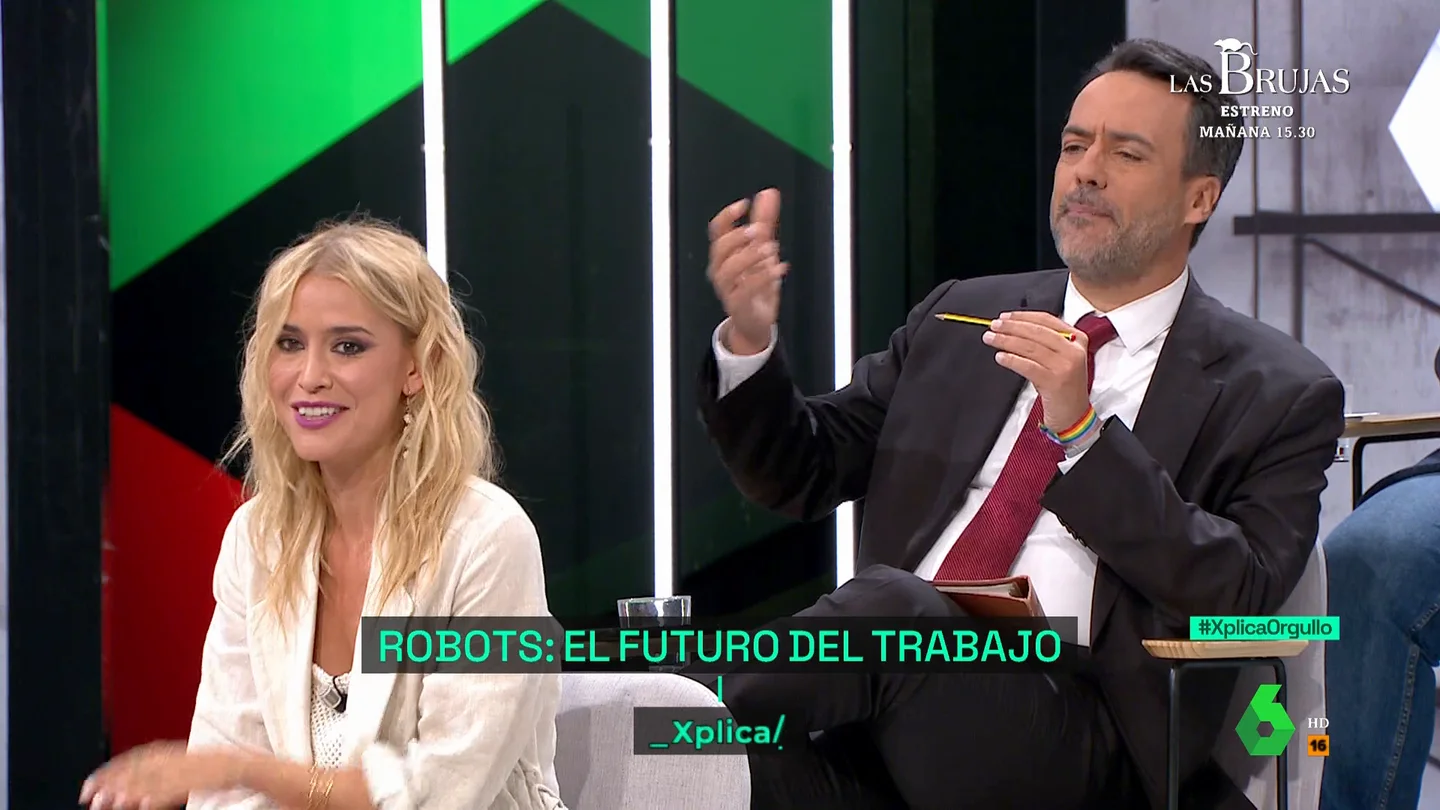 La contundente respuesta de Afra Blanco a un economista tras afirmar que emprender es para "optimistas": "No soy pesimista, soy reivindicativa y un poco rojilla" La contundente respuesta de Afra Blanco a un economista tras afirmar que emprender es para "optimistas": "No soy pesimista, soy reivindicativa y un poco rojilla"