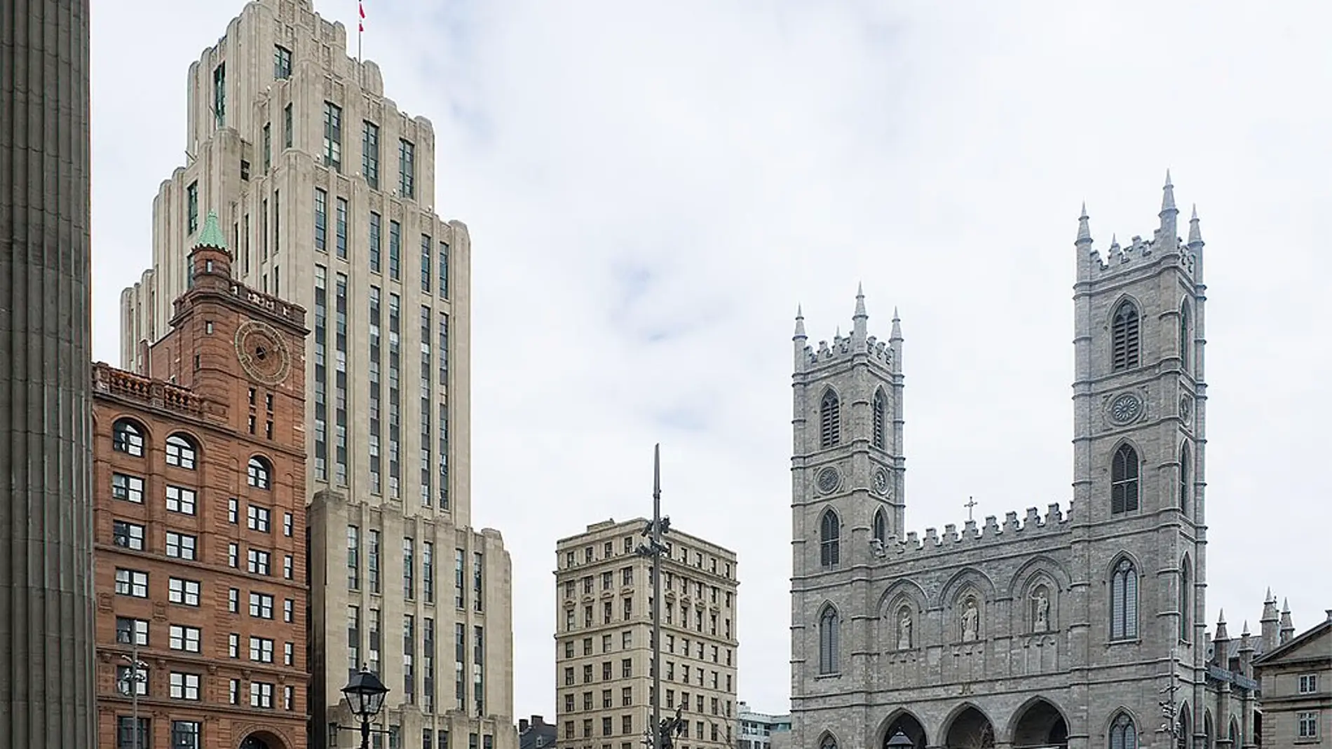 Place d&#39;Armes de Montreal: ¿sabías que era el patio de una antigua iglesia?