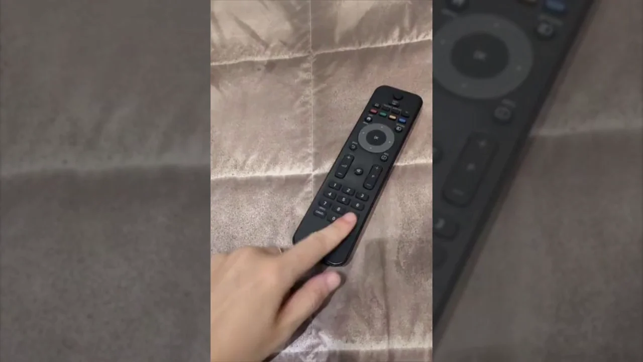 Un joven va a un hotel en Italia y alucina con lo que se encuentra detr&aacute;s del mando de la tele: "Y es 4 estrellas"