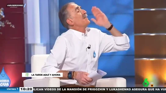 "Aquella está loca perdida": el 'zasca' de Juan y Medio a una señora del público que se viene arriba "Aquella está loca perdida": el 'zasca' de Juan y Medio a una señora del público que se viene arriba