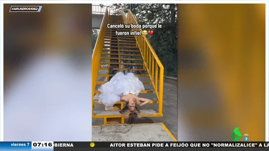 Una mujer cancela su boda porque su novio le es infiel y se hace las fotos con el vestido ella sola Una mujer cancela su boda porque su novio le es infiel y se hace las fotos con el vestido ella sola