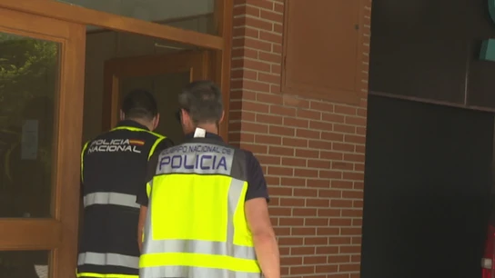 Detenido el presunto asesino de su mujer cuando intentaba ahogar a sus tres hijos en el río Ebro Detenido el presunto asesino de su mujer cuando intentaba ahogar a sus tres hijos en el río Ebro