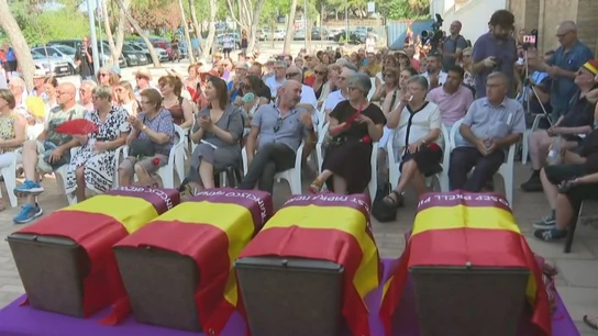 Las familias de cuatro víctimas del franquismo recuperan sus restos en un acto de homenaje en Paterna Las familias de cuatro víctimas del franquismo recuperan sus restos en un acto de homenaje en Paterna