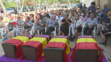 Las familias de cuatro víctimas del franquismo recuperan sus restos en un acto de homenaje en Paterna