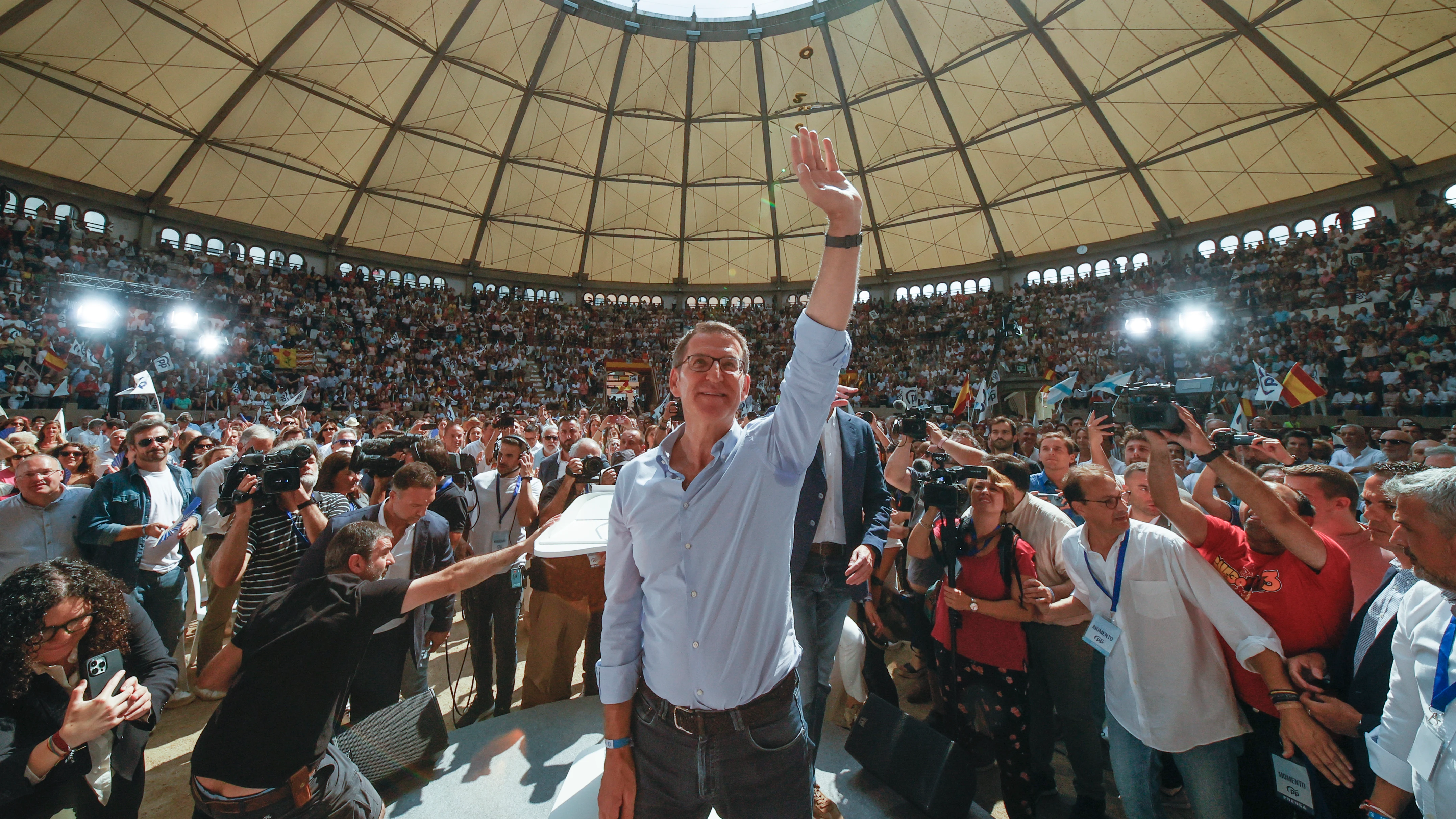Alberto Núñez Feijóo, en la plaza de toros de Pontevedra Alberto Núñez Feijóo, en la plaza de toros de Pontevedra