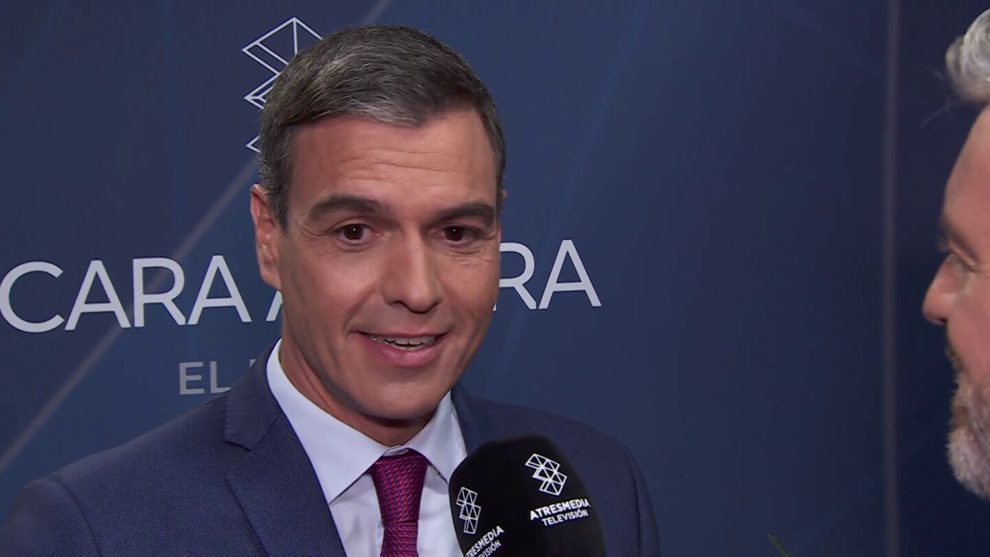 Sánchez contesta pregunta al entrar 