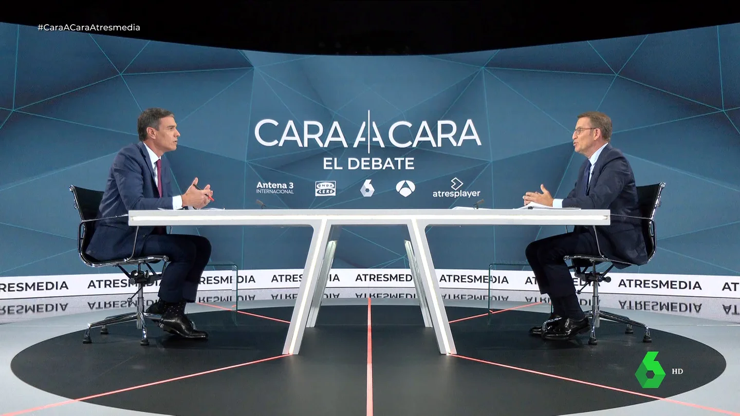 Pedro Sánchez y Alberto Núñez Feijóo, en la mesa del debate electoral de Atresmedia Pedro Sánchez y Alberto Núñez Feijóo, en la mesa del debate electoral de Atresmedia