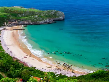 Playa de Ballota, en llanes (Asturias) Playa de Ballota, en llanes (Asturias)