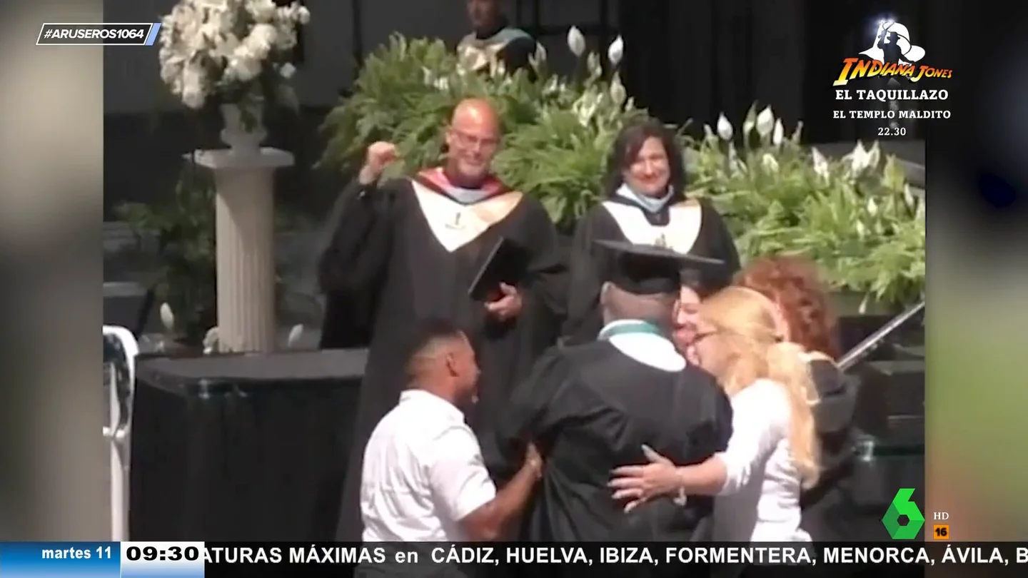 Se lo propuso y lo consiguió: un chico vuelve a caminar el día de su graduación tras haber sufrido un aneurisma cerebral Se lo propuso y lo consiguió: un chico vuelve a caminar el día de su graduación tras haber sufrido un aneurisma cerebral