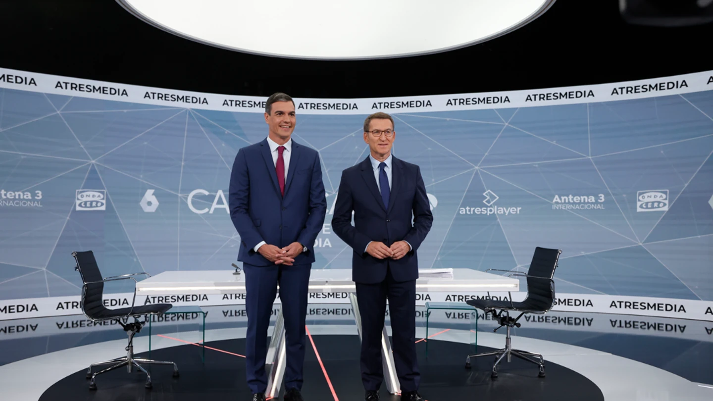 Atresmedia arrasa con el 'Cara a cara. El Debate' con casi 6 millones de espectadores y el 46,5% de cuota de pantalla Atresmedia arrasa con el 'Cara a cara. El Debate' con casi 6 millones de espectadores y el 46,5% de cuota de pantalla