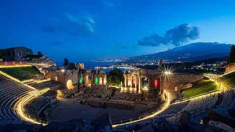 Teatro de Taormina de noche Teatro de Taormina de noche