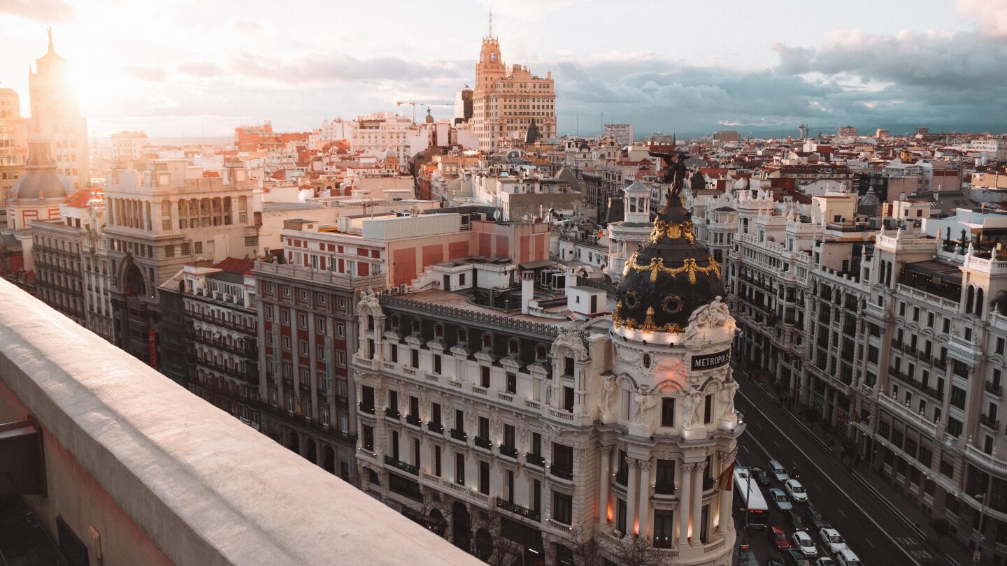 Vista desde una terraza de la calle Gran V&iacute;a de Madrid
