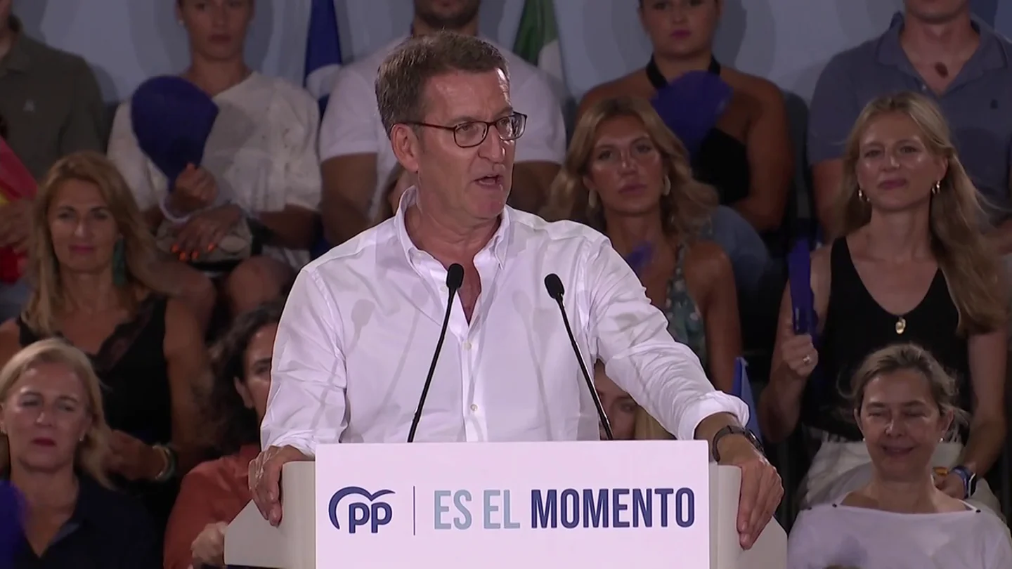 Nuevo lapsus de Feijóo: llama "tacita de oro" a Cádiz y sus militantes no pueden evitar gesticular Nuevo lapsus de Feijóo: llama "tacita de oro" a Cádiz y sus militantes no pueden evitar gesticular