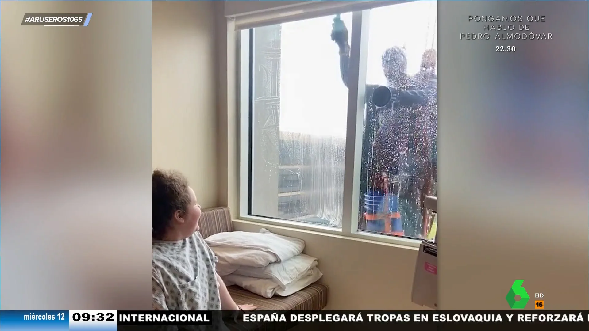 Divertida iniciativa en un hospital infantil: superhéroes que limpian las ventanas de las habitaciones de los niños