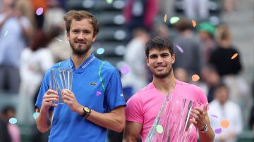 Carlos Alcaraz y Daniil Medvedev en la final de Indian Wells 2023