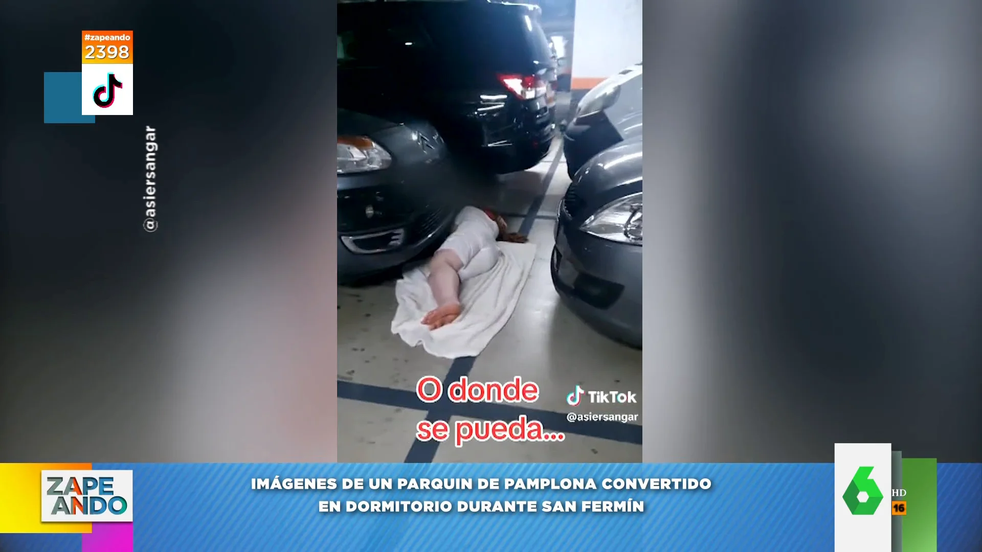 Así duermen los turistas de San Fermín en un parking de Pamplona