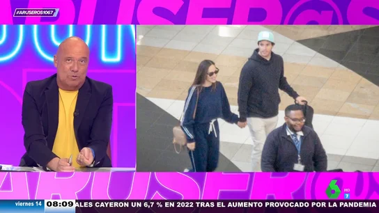 Alfonso Arús indignado con el viaje de novios de Tamara Falcó e Íñigo Onieva: "¿Pueden estar tres meses sin dar palo al agua?" Alfonso Arús indignado con el viaje de novios de Tamara Falcó e Íñigo Onieva: "¿Pueden estar tres meses sin dar palo al agua?"