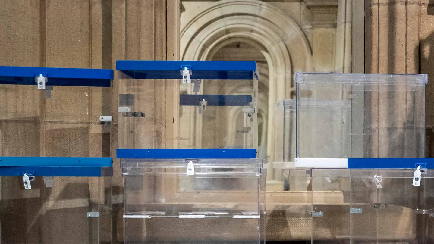 Las urnas para votar presencialmente en las embajadas y consulados se abren este sábado. Las urnas para votar presencialmente en las embajadas y consulados se abren este sábado.