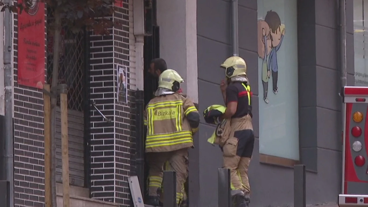 Fallece un joven de 16 años en el incendio de una vivienda de madera en Barakaldo