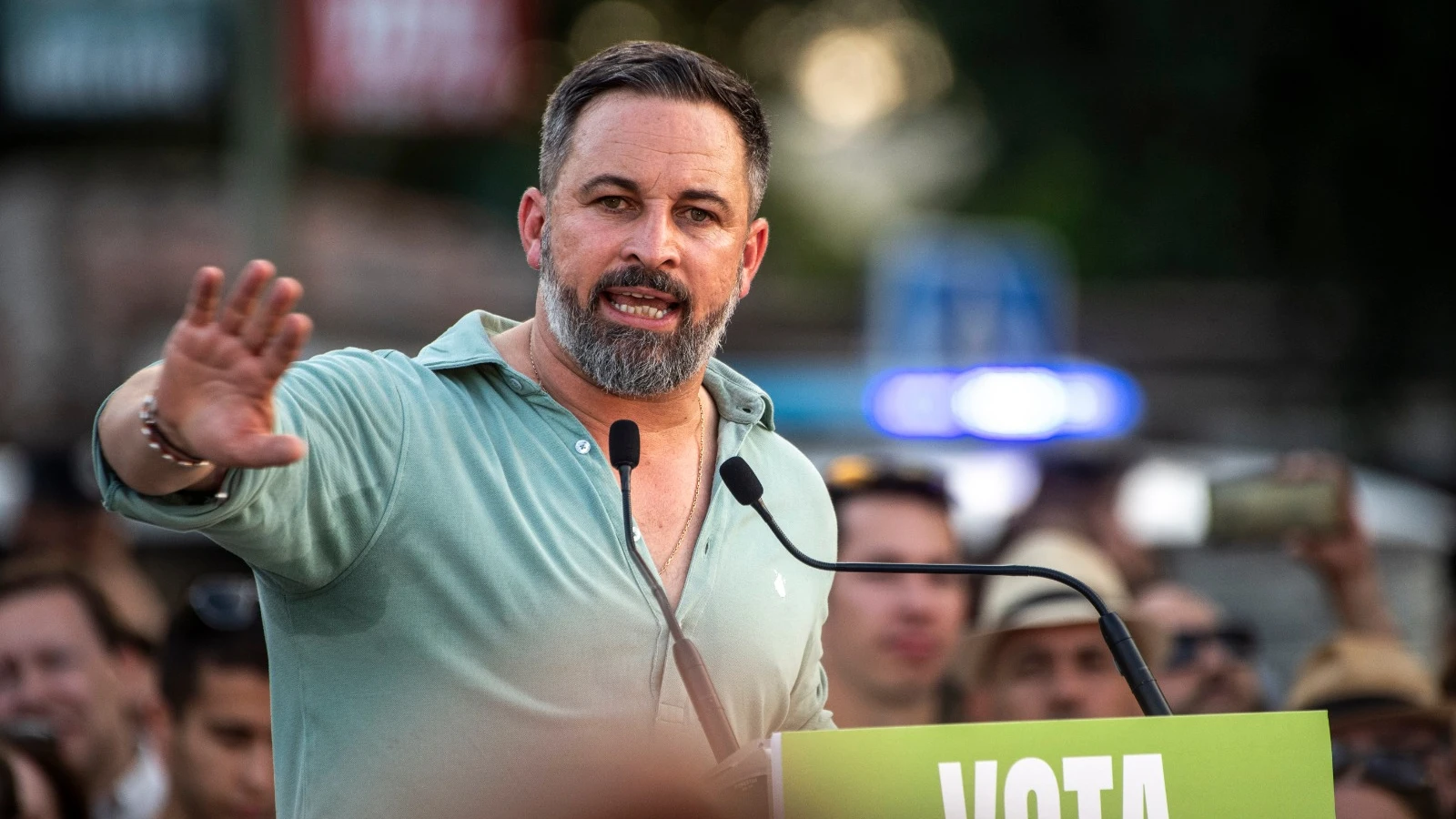 El candidato de Vox a la presidencia del Gobierno, Santiago Abascal, participa en un acto de campaña en el marco de las elecciones generales este lunes, en Toledo.