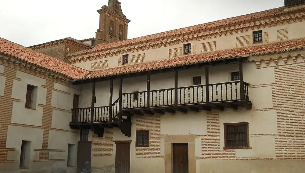 Detalle de la fachada de la Casa de Isabel la Católica en Ávila