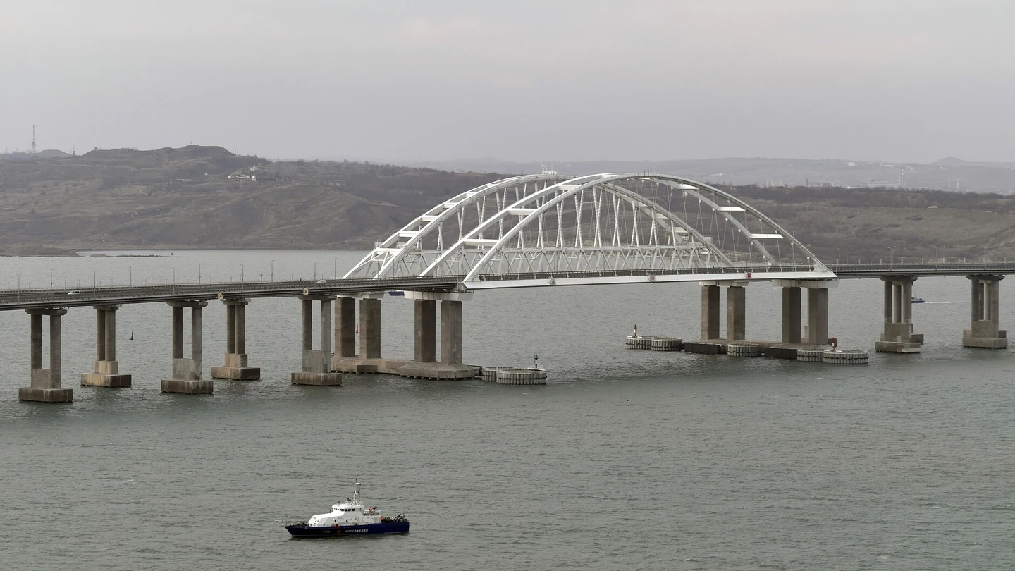 Una Imagen de archivo del puente de Crimea. Una Imagen de archivo del puente de Crimea.