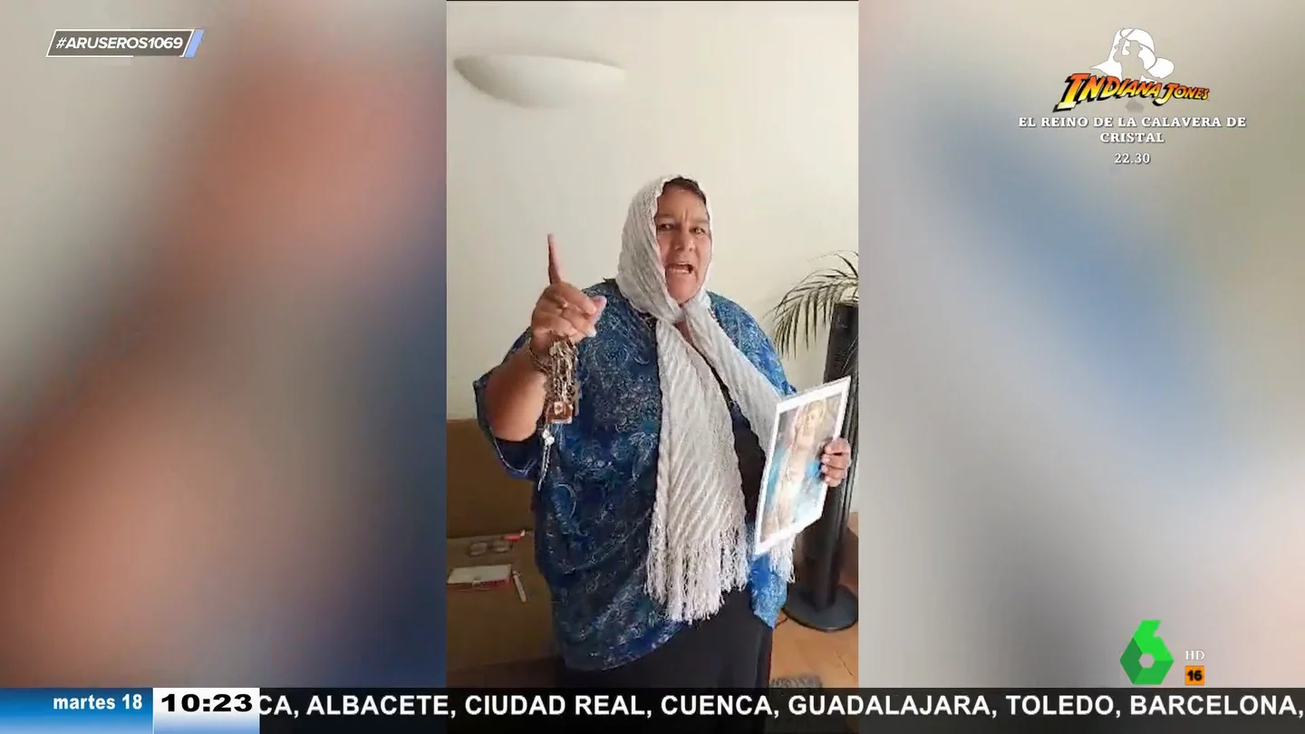 La señora de Zacatecas menciona a Aruser@s en uno de sus vídeos para pedirles que se vistan de manera "decente" La señora de Zacatecas menciona a Aruser@s en uno de sus vídeos para pedirles que se vistan de manera "decente"