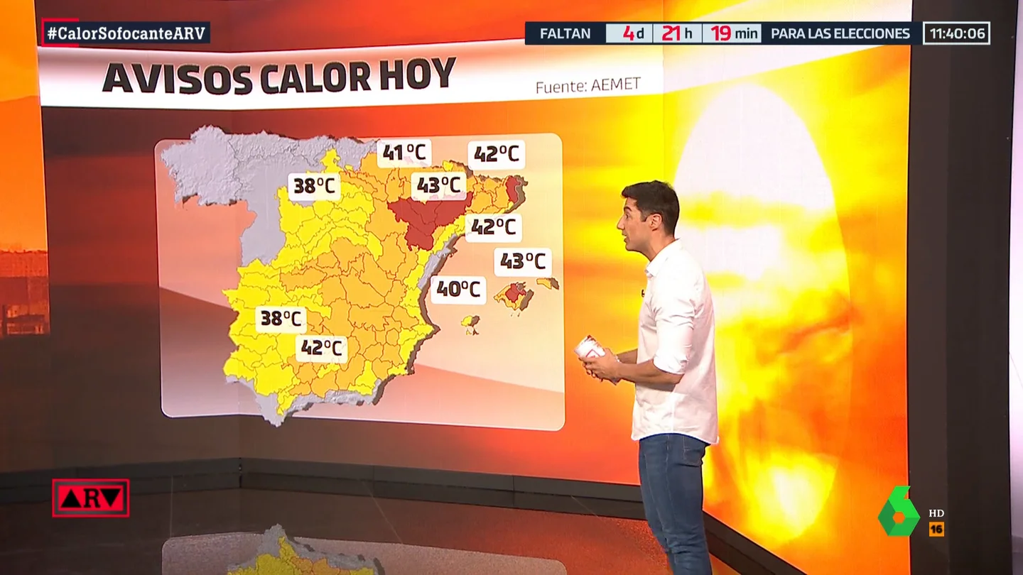Francisco Cacho explica la previsión meteorológica en Al Rojo Vivo Francisco Cacho explica la previsión meteorológica en Al Rojo Vivo