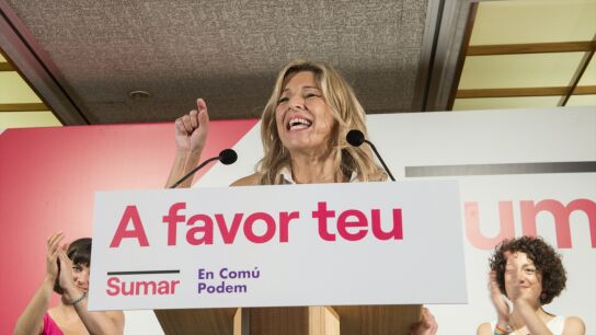 La vicepresidenta segunda y l&iacute;der de Sumar, Yolanda D&iacute;az, interviene durante un mitin de Sumar en Barcelona.