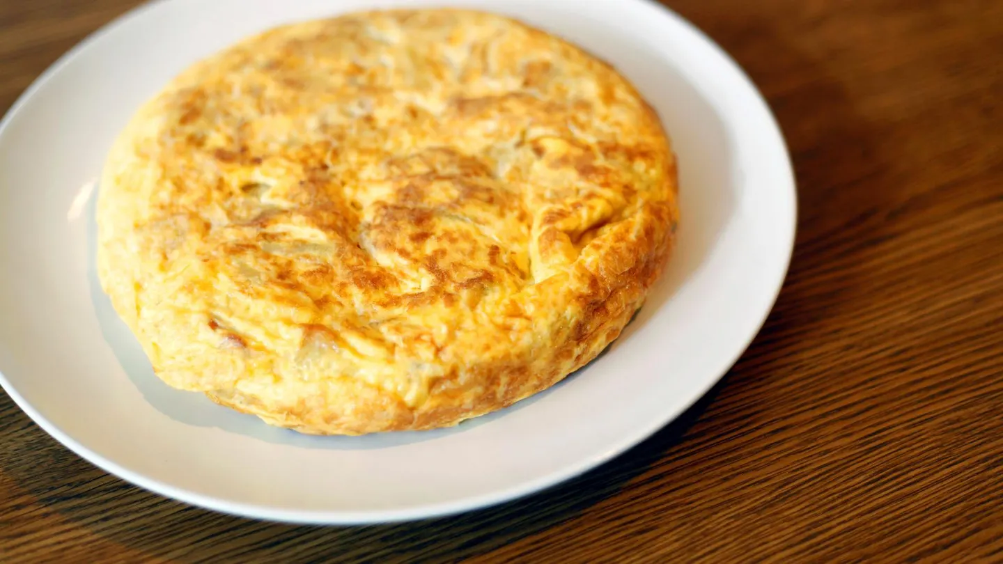 Imagen de archivo de una tortilla de patata. Imagen de archivo de una tortilla de patata.