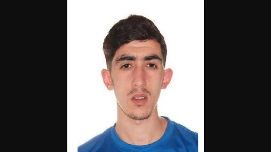 La Policía pide ayuda para localizar a este joven, autor de un apuñalamiento La Policía pide ayuda para localizar a este joven, autor de un apuñalamiento