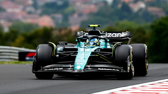 Fernando Alonso, con el Aston Martin Fernando Alonso, con el Aston Martin