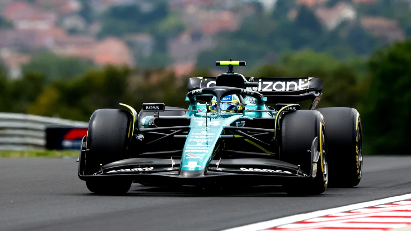 Fernando Alonso, con el Aston Martin Fernando Alonso, con el Aston Martin