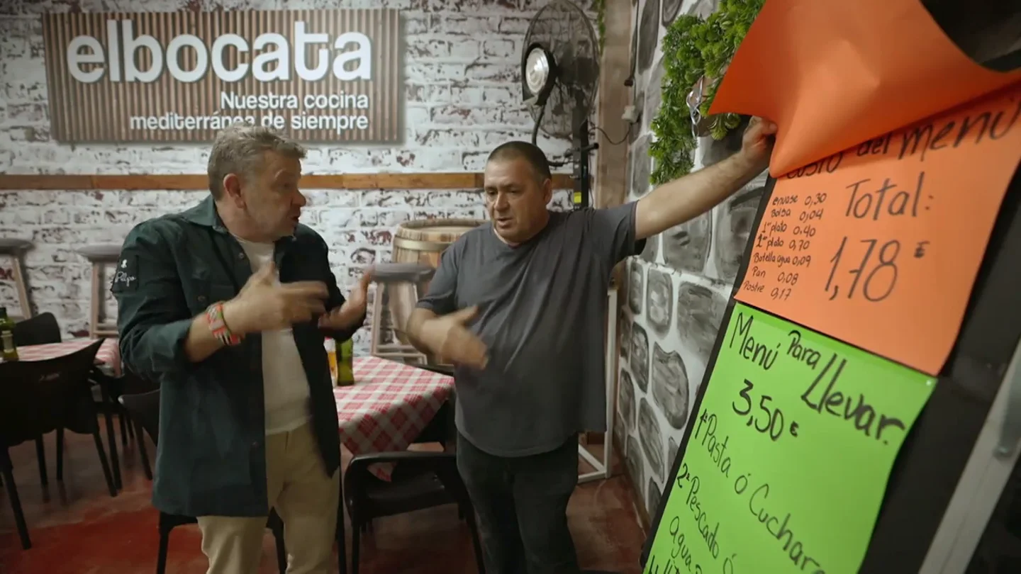 Chicote y el hostelero con el menú más barato de España debaten sobre la comida low-cost: "Es echarle a comer a la gente como borregos" Chicote y el hostelero con el menú más barato de España debaten sobre la comida low-cost: "Es echarle a comer a la gente como borregos"