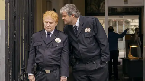 José Ramón (Raúl Cimas) en el trabajo con su compañero Riki ( Enrique Martínez), en 'Poquita fe'. José Ramón (Raúl Cimas) en el trabajo con su compañero Riki ( Enrique Martínez), en 'Poquita fe'.