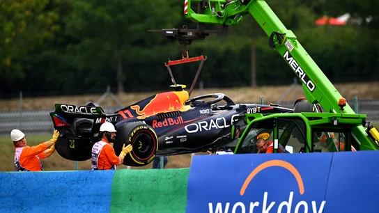 ¡'Checo' Pérez choca contra el muro! Tremendo error en el inicio de los libres 1 ¡'Checo' Pérez choca contra el muro! Tremendo error en el inicio de los libres 1