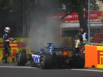 El Alpine de Pierre Gasly sufre un incendio en el GP de Azerbaiyán El Alpine de Pierre Gasly sufre un incendio en el GP de Azerbaiyán
